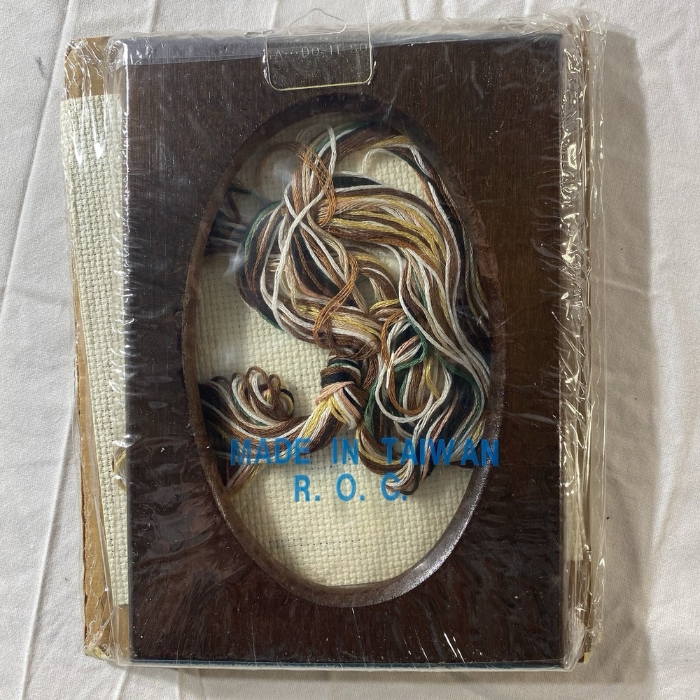 Bucilla Kitten in Boot Cross Stitch Kit 32671 Vintage New Sealed - Picture 2 of 2